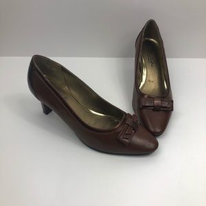 Soft Style Hush Puppies Low Heel Sz 7M
